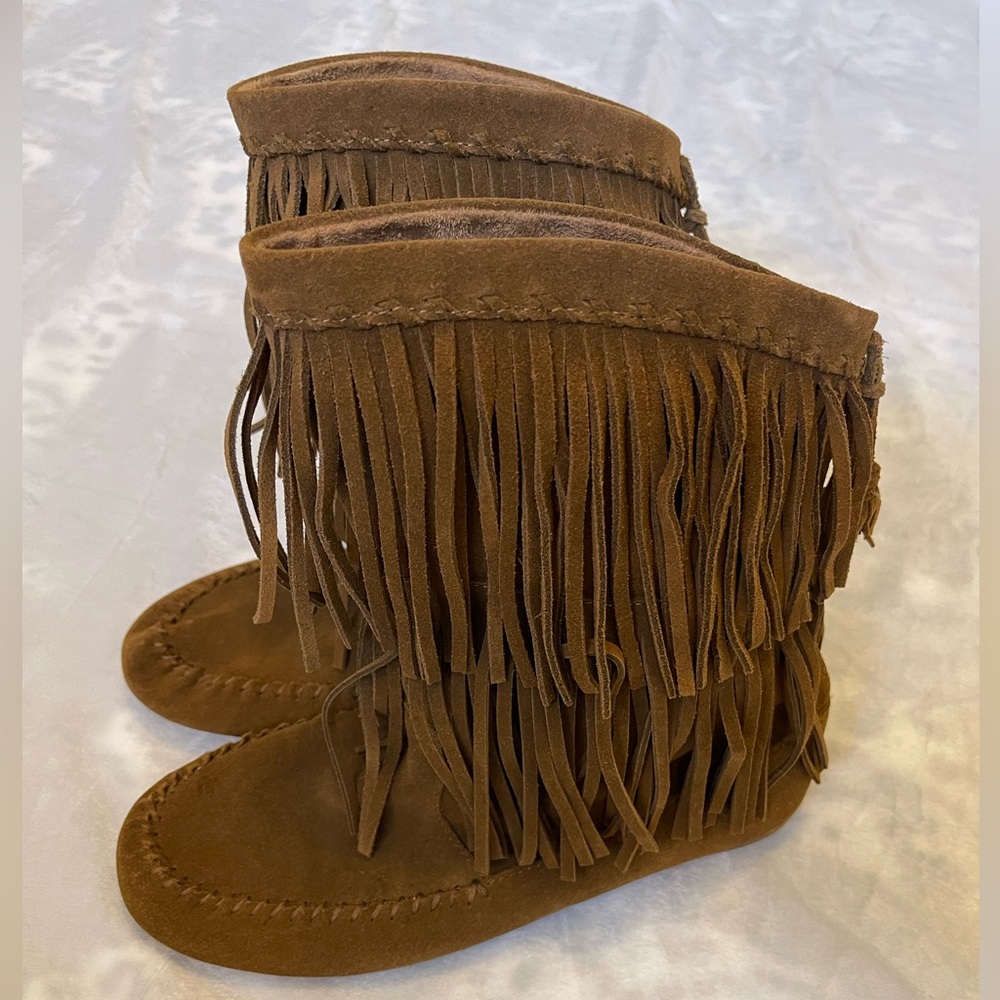 Minnetonka Double Fringe Boot Size 10 NWOT